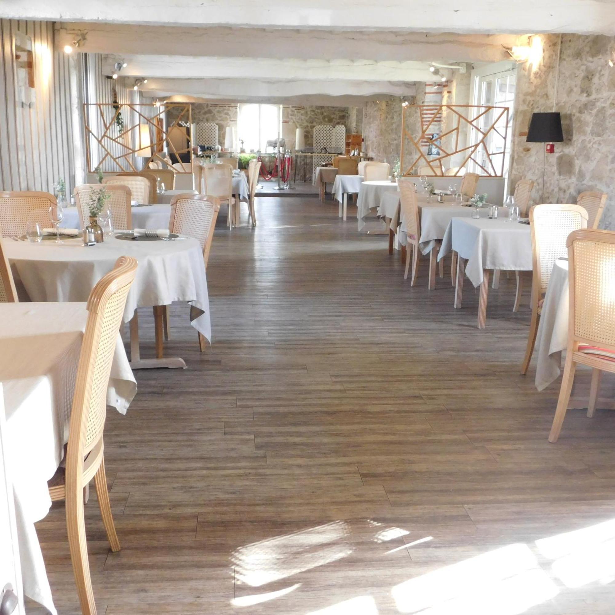 Logis Hotel Le Prince Noir Sérignac-sur-Garonne 외부 사진
