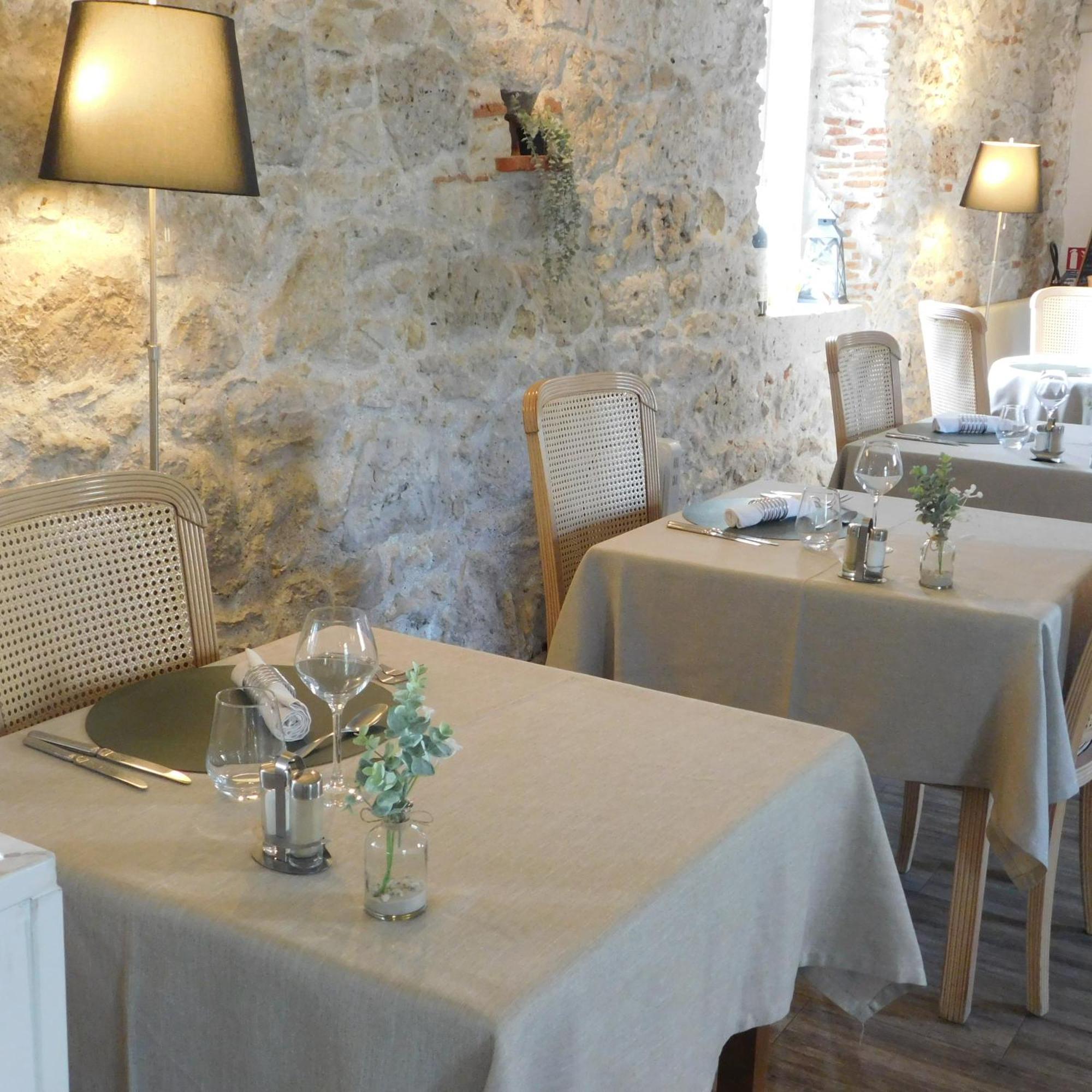 Logis Hotel Le Prince Noir Sérignac-sur-Garonne 외부 사진