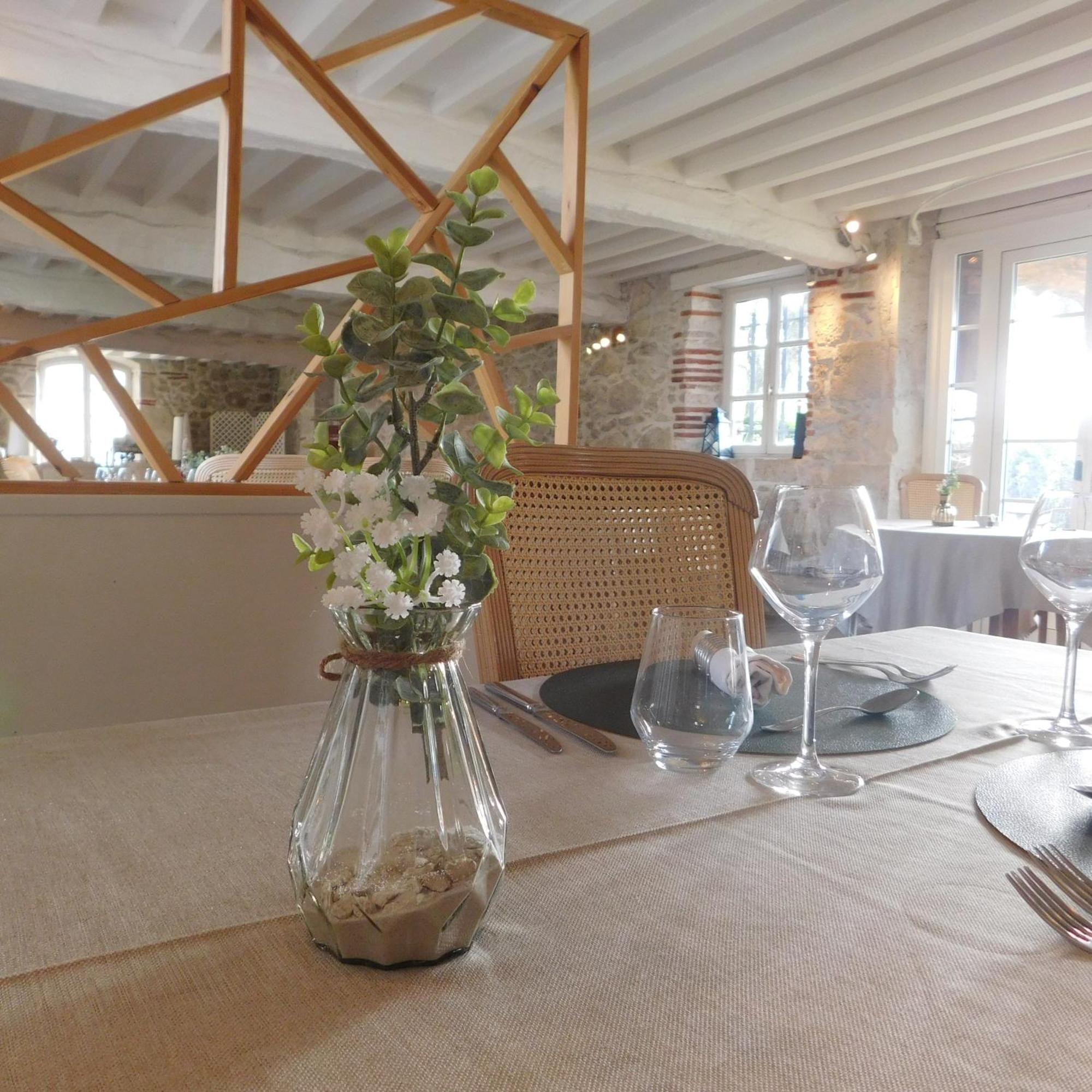 Logis Hotel Le Prince Noir Sérignac-sur-Garonne 외부 사진