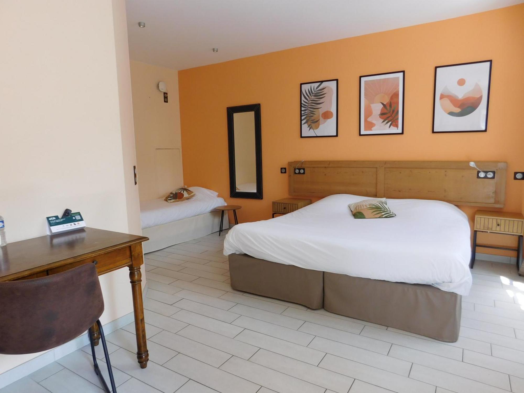 Logis Hotel Le Prince Noir Sérignac-sur-Garonne 외부 사진